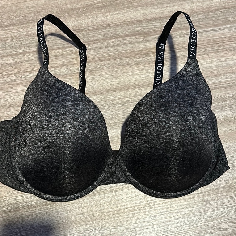 Like New Victorias Secret T-shirt bra 36DD